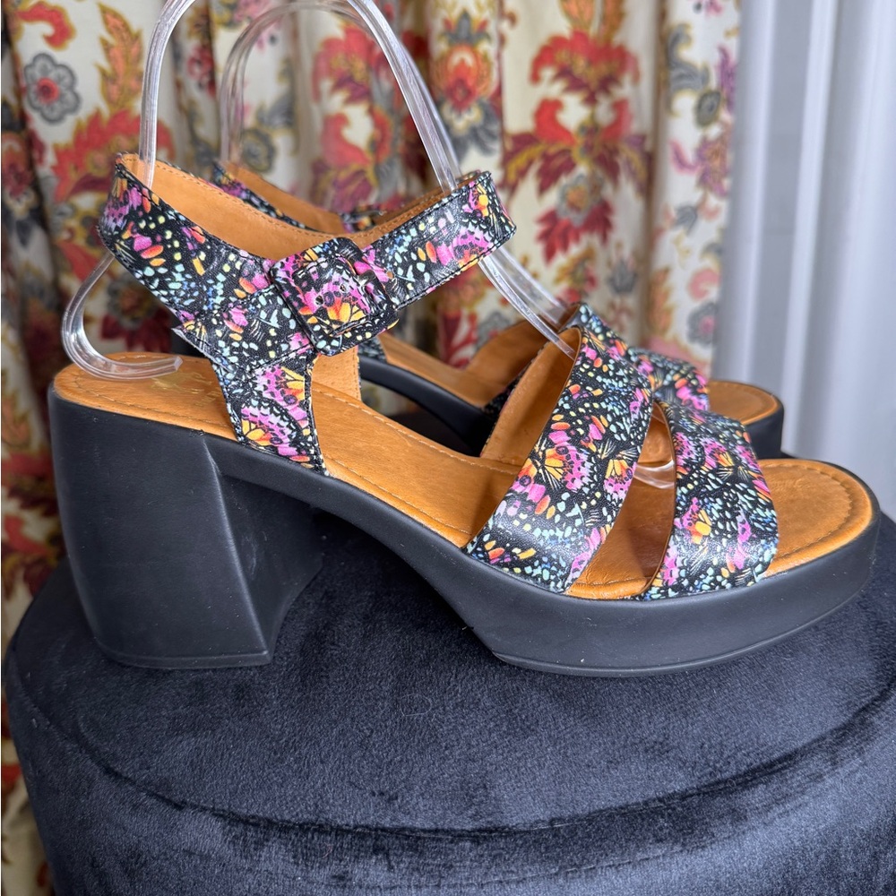 Embassy London Ritz Chunky Heels - Picture 6 of 13